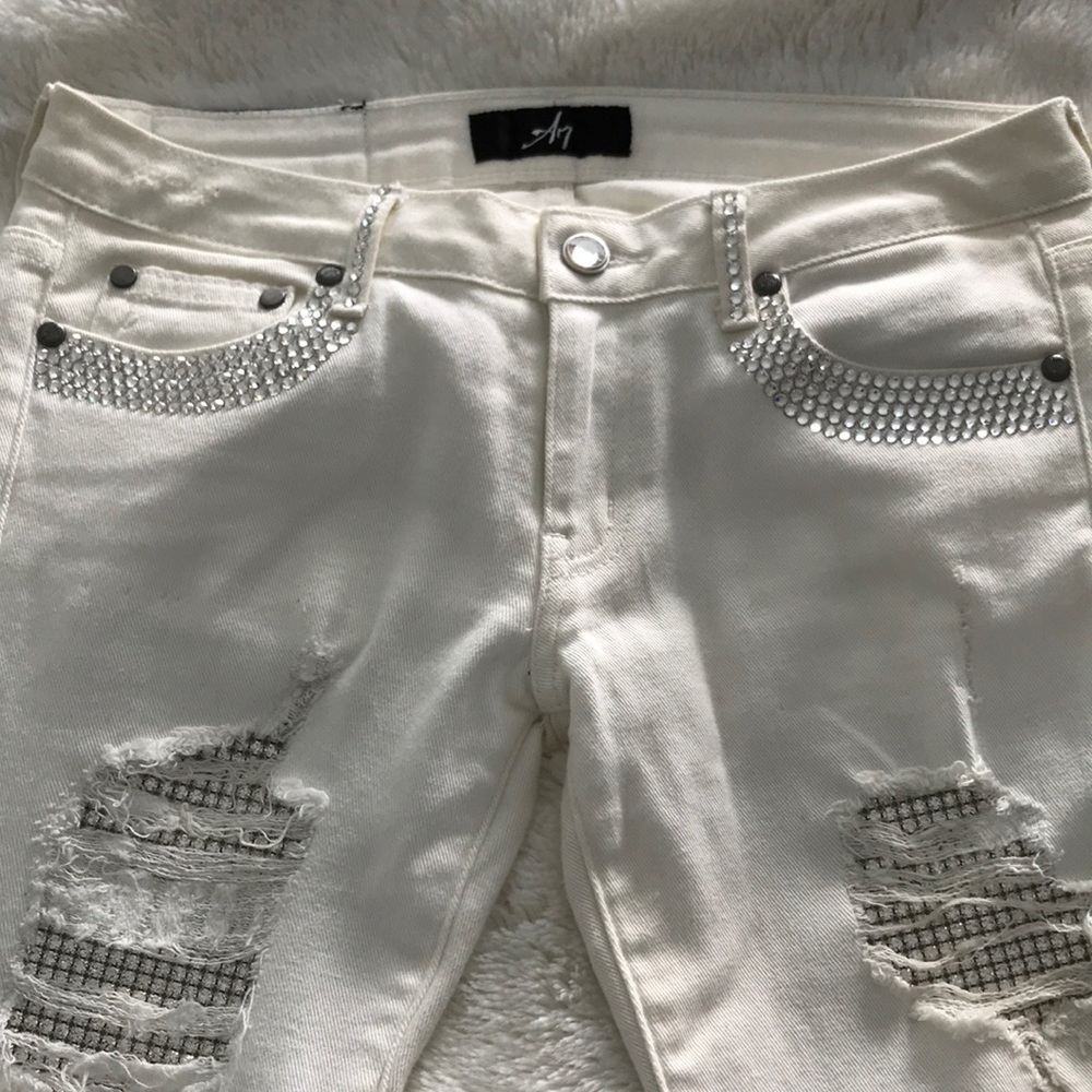 A7 Swarovski White Jeans Size 27